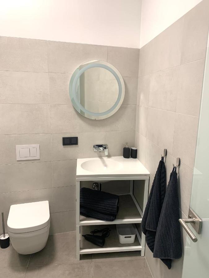 Stylish New Apartment In Riga Old Town - City Centre, Self Check-In, Walkable To Major Attractions Exterior photo